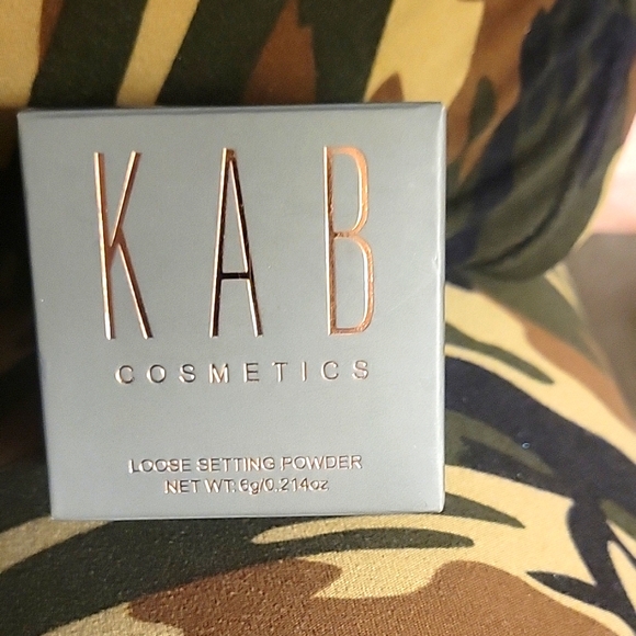Kab Cosmetics Other - KAB Cosmetics Loose Setting Powder. Translucent NIB SEALED